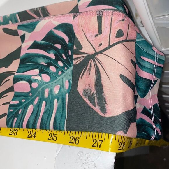 Nike Women's Pink High Waisted Crop Dri Fit Leggings Size Medium - Picture 11 of 11